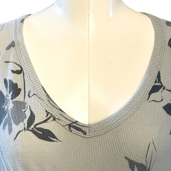 ISABEL Maternity gray floral waffle weave deep v neck tunic L, NWT - Picture 3 of 8